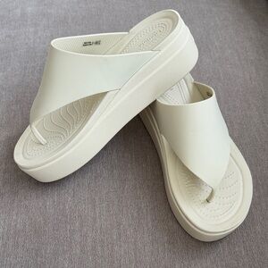 CROCS LiteRide Brooklyn Flip Platform Sandal Womens Size 8 Bone
